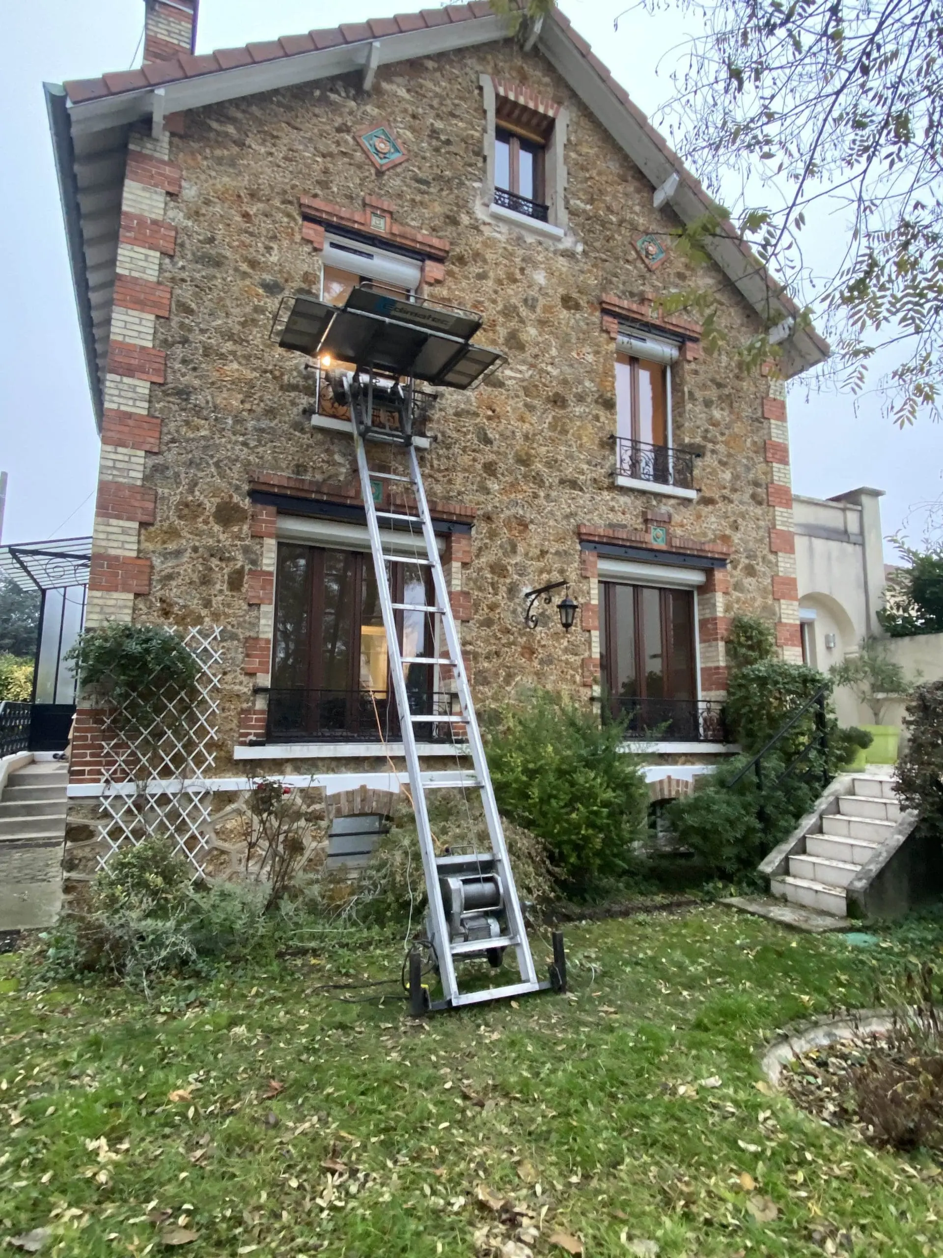 Monte-charge-AB-Charteau